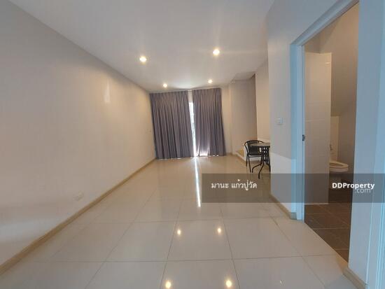 ให้เช่า ทาวน์โฮม3ชั้น 25ตรว. อยู่ติดถนนใหญ่ ถนนรามอินทรา กม.12 ใกล้แม็คโคร ให้เช่า18,000/เดือน